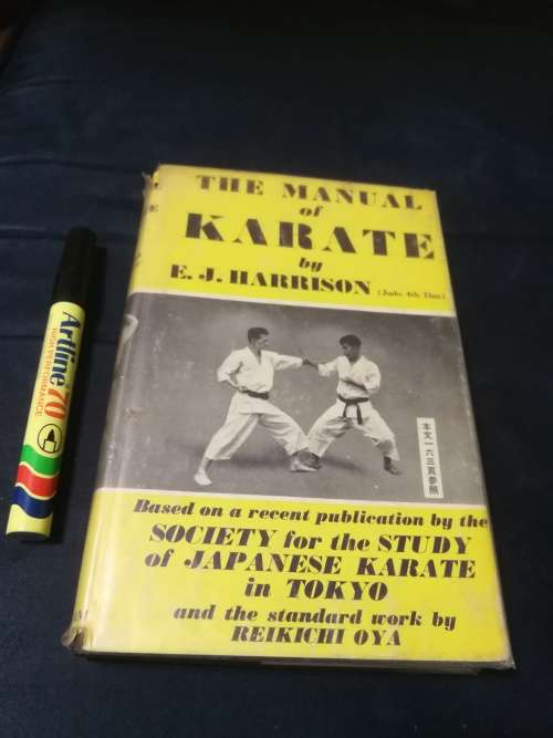 THE KARATE MANUAL by E J HARRISON ( Judo 4th Dan )