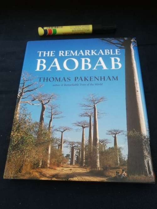 THE REMARKABLE BAOBAB THOMAS PAKENHAM ( trees )