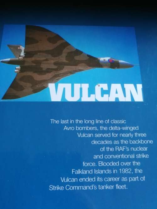 VULCAN LAST OF THE V - BOMBERS DUNCAN CUBITT  with KEN ELLIS  ( Military aircraft flight )