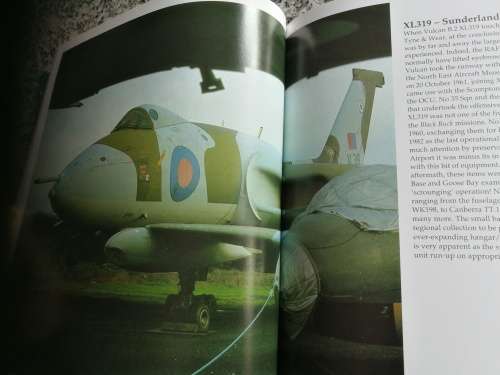 VULCAN LAST OF THE V - BOMBERS DUNCAN CUBITT  with KEN ELLIS  ( Military aircraft flight )