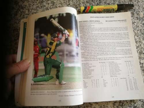 SA CRICKET ANNUAL 2001 ( South African Cricketing Annual S A  )