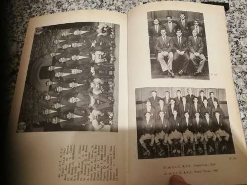 THE VARSITY SPIRIT The Story of Rugby Football at the University of Cape Town LOUIS BABROW