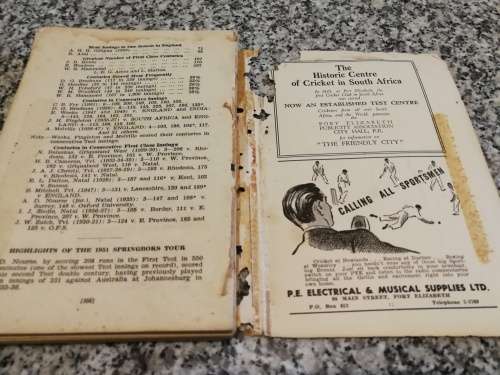 SOUTH AFRICAN CRICKET ANNUAL 1951 / 1952 SIGNED BY GEOFFREY A CHETTLE