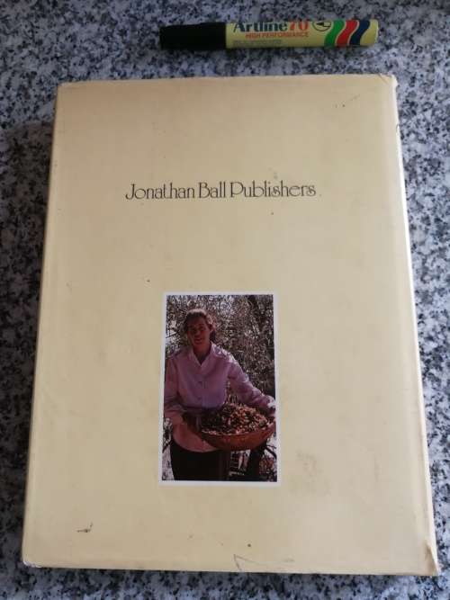 The MEDICINAL and CULINARY USES  of HERBS MARGARET ROBERTS BOOK of HERBS ( healing and cooking )