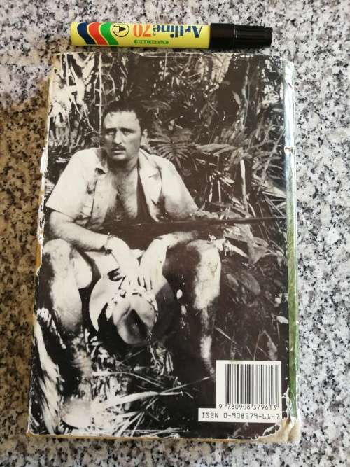 DEATH IN THE LONG GRASS PETER HATHAWAY CAPSTICK A big game hunter`s adventures in the African bush