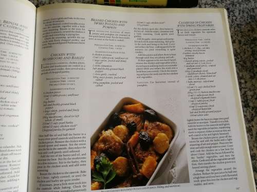 SOUTH AFRICAN COOKBOOK Readers Digest Cook Book  (  please add the cost of shipping )