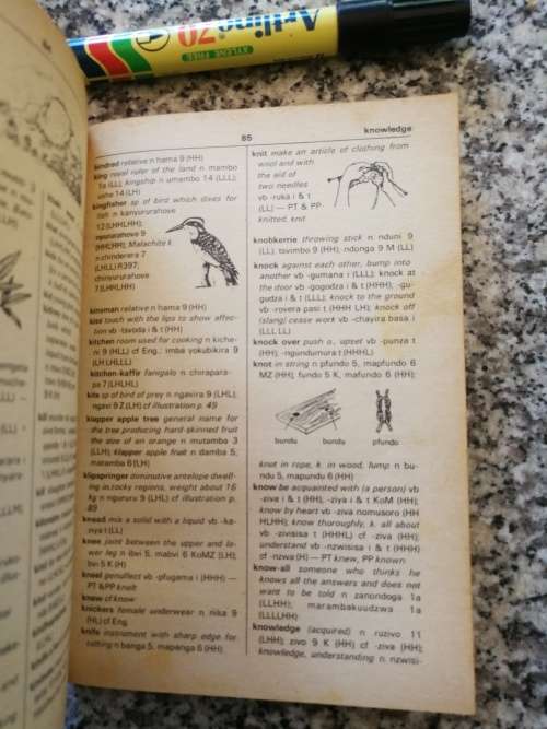 A BASIC ENGLISH-SHONA DICTIONARY Illustrated Rhodesia Literature Bureau Rhodesia 1975