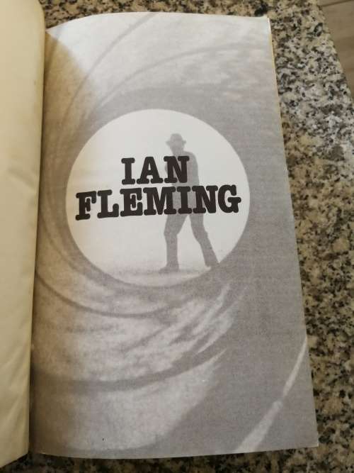 IAN FLEMING DR NO MOONRAKER THUNDERBALL FROM RUSSIA WITH LOVE 6 Books in 1