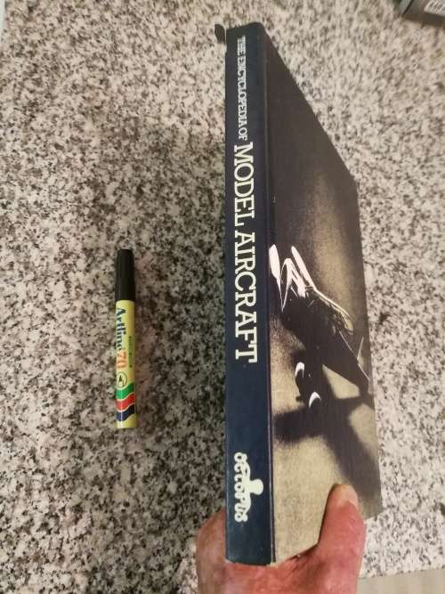 ENCYCLOPEDIA OF MODEL AIRCRAFT ,  VIC SMEED ( aeroplanes helicopters aviation flying flight models )