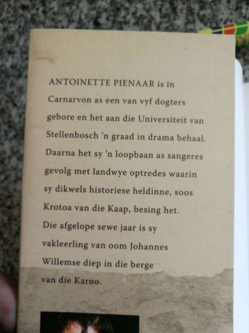 KRUIDJIE ROER MY Die Antieke Helingskuns and die Karoo ANTOINETTE PIENAAR