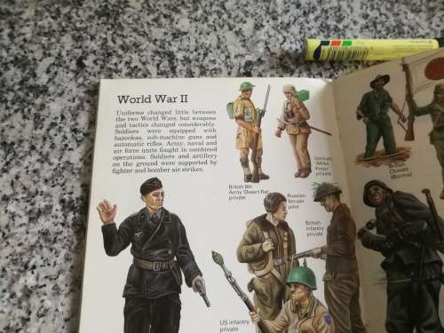 GUIDE TO MILITARY UNIFORMS Piccolo Explorer Books  ( from the First Uniforms to WWII  and Ceremonial