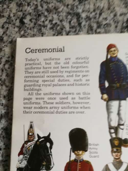 GUIDE TO MILITARY UNIFORMS Piccolo Explorer Books  ( from the First Uniforms to WWII  and Ceremonial