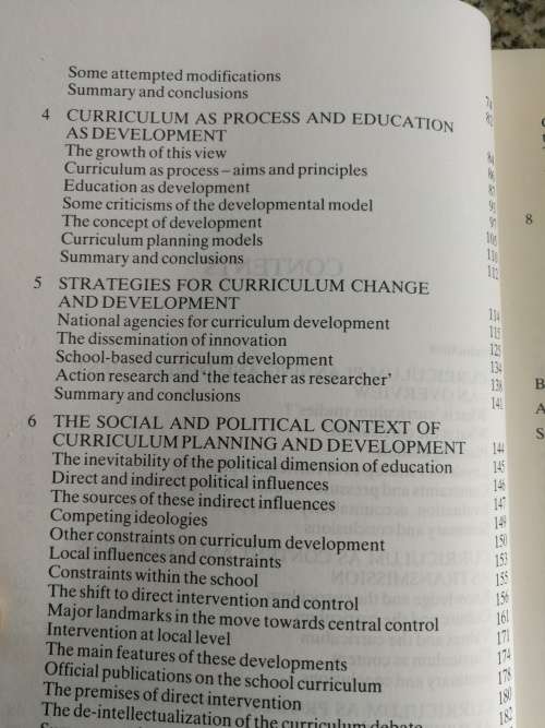 THE CURRICULUM Theory and Practice A V KELLY  ( Third Edition ) education teaching teachers