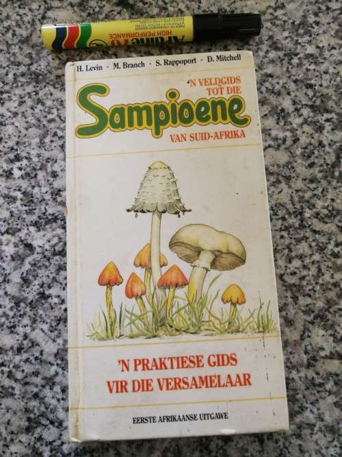 `n VELDGIDS TOT DIE SAMPIONE VAN SUID AFRIKA `n Praktiese Gids vir die Versamelaar H Levin Mushrooms