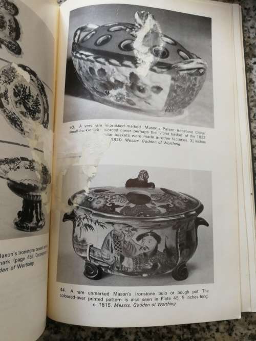 THE ILLUSTRATED GUIDE TO MASON`S PATENT IRONSTONE CHINA  GEOFFREY A GODDEN ( NOTE CONDITION )