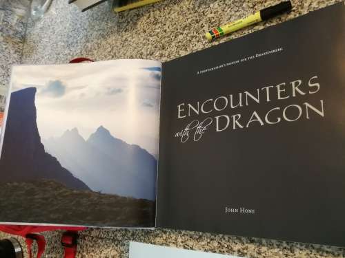 ENCOUNTERS WITH THE DRAGON JOHN HONE A Photographer`s Passion for the Drakensberg  ( Mountains )