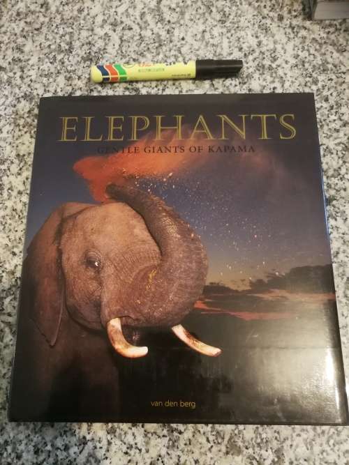 ELEPHANTS GENTLE GIANTS OF KAPAMA VAN DER BERG   (   wildlife elephant )