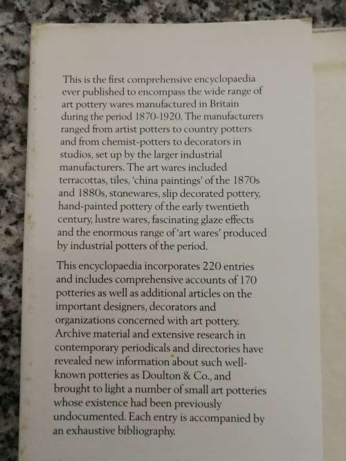 ENCYCLOPAEDIA OF BRITISH POTTERY VICTORIA BERGESEN Ed. GEOFFREY A GODDEN encyclopedia reference