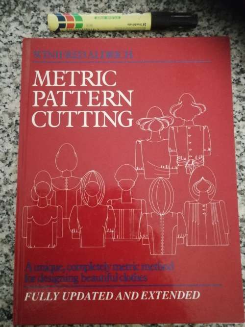 METRIC PATTERN CUTTING  WINIFRED ALDRICH Fully Updated and Extended clothing clothes patterns