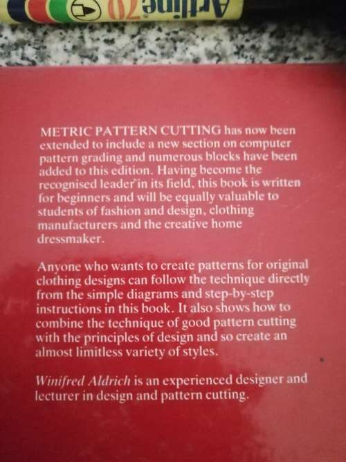 METRIC PATTERN CUTTING  WINIFRED ALDRICH Fully Updated and Extended clothing clothes patterns