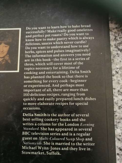 DELIA SMITH`S COOKERY COURSE Part One plus Part Two  ( cooking cook books cookbook )