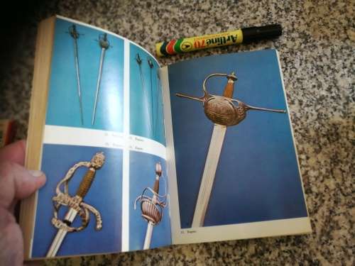 SWORDS Including other edged weapons ROBERT WILKINSON LATHAM ( 1 chapter Bayonets