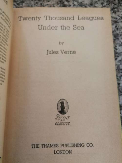 TWENTY THOUSAND LEAGUES UNDER THE SEA  by JULES VERNE 20 000   (20000)