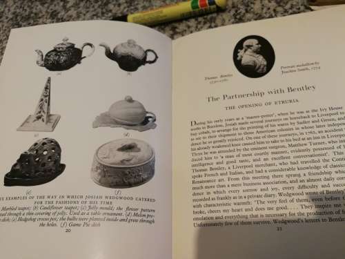 THE STORY OF WEDGWOOD  compiled by Alison Kelly in association with Josiah Wedgwood  ( Pottery  )