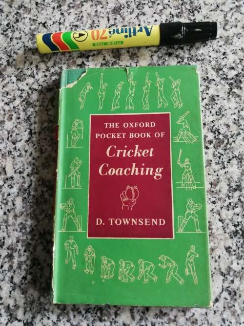 THE OXFORD POCKET BOOK OF CRICKET COACHING D TOWNSEND 1953