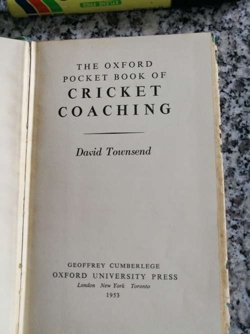 THE OXFORD POCKET BOOK OF CRICKET COACHING D TOWNSEND 1953