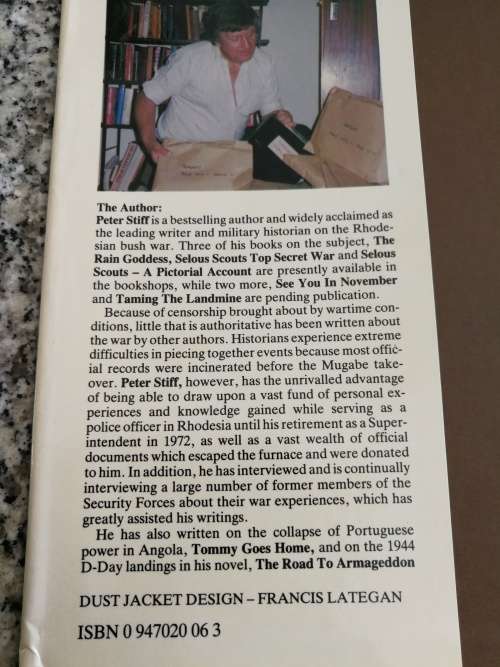 Rhodesia - SELOUS SCOUTS RHODESIAN WAR A PICTORIAL ACCOUNT PETER STIFF
