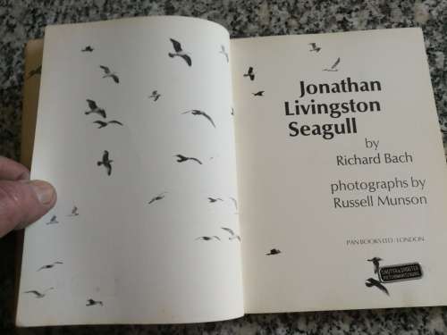 JONATHAN LIVINGSTON SEAGULL a story RICHARD BACH