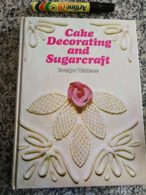 CAKE DECORATING AND SUGARCRAFT EVELYN WALLACE  UPDATED (  baking wedding special occasion cakes )