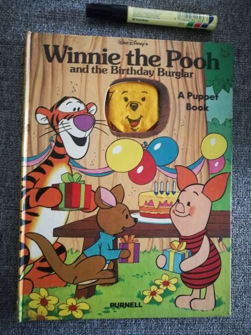 WALT DISNEY`S WINNIE THE POOH AND THE BIRTHDAY BURGLAR A PUPPET BOOK