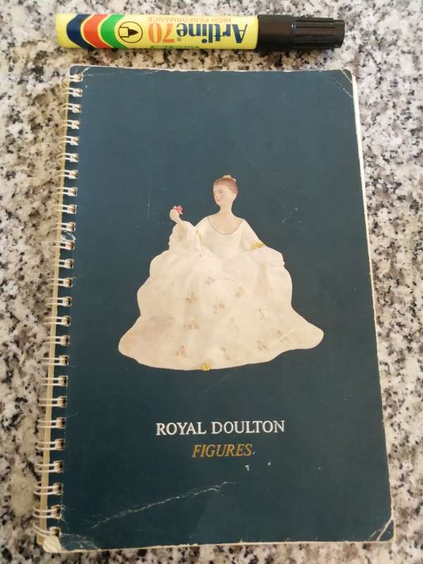 ROYAL DOULTON COLLECTORS BOOK 11 Issued January 1969   ( Pottery  )