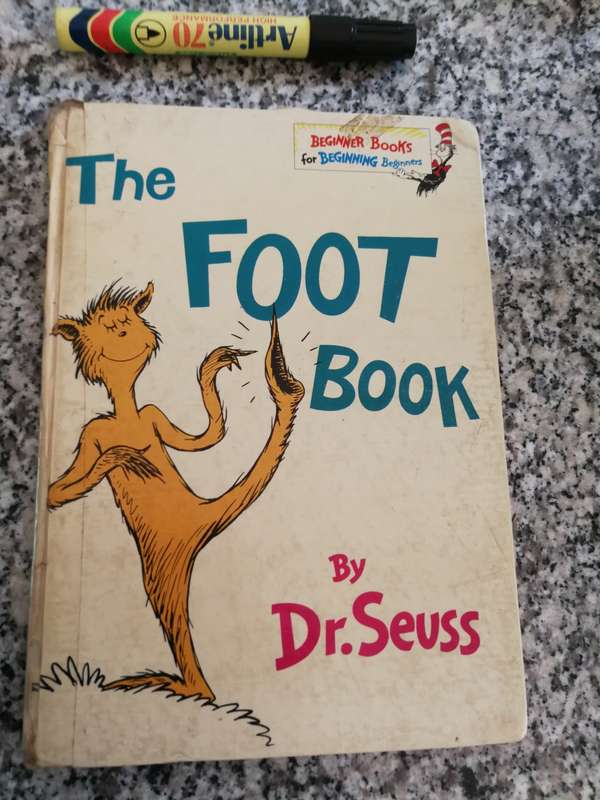 THE FOOT BOOK BY DR SEUSS First Published in Great Britain in 1969  ( NB Please note poor condition