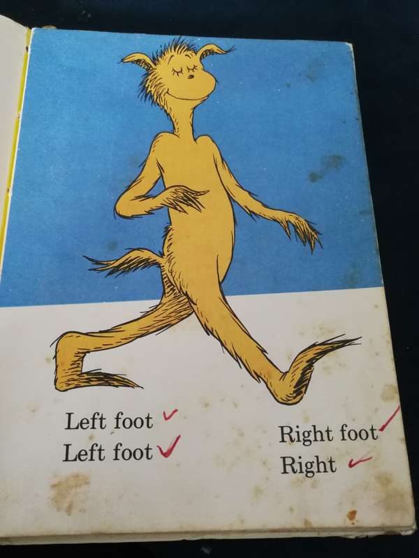 THE FOOT BOOK BY DR SEUSS First Published in Great Britain in 1969  ( NB Please note poor condition