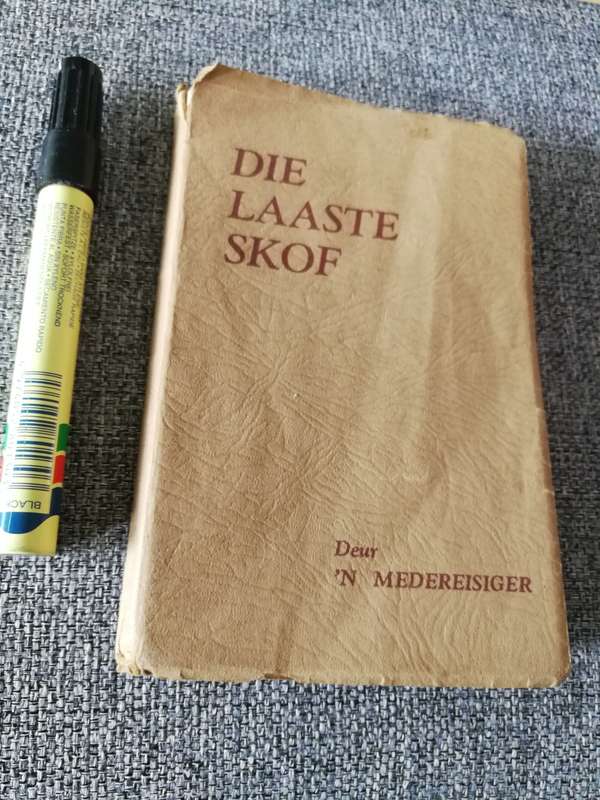 DIE LAASTE SKOF Deur `n MEDEREISIGER  `n Boekie vir Ouers van Dae Derde Druk 1943