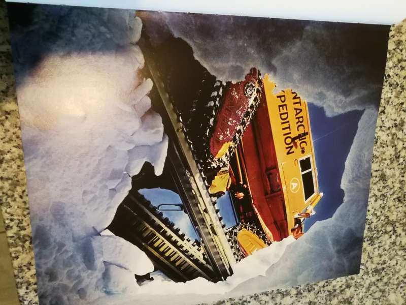 THE CROSSING OF ANTARCTICA Original Photos from the Epic Journey GEORGE LOWE HUW LEWIS JONES