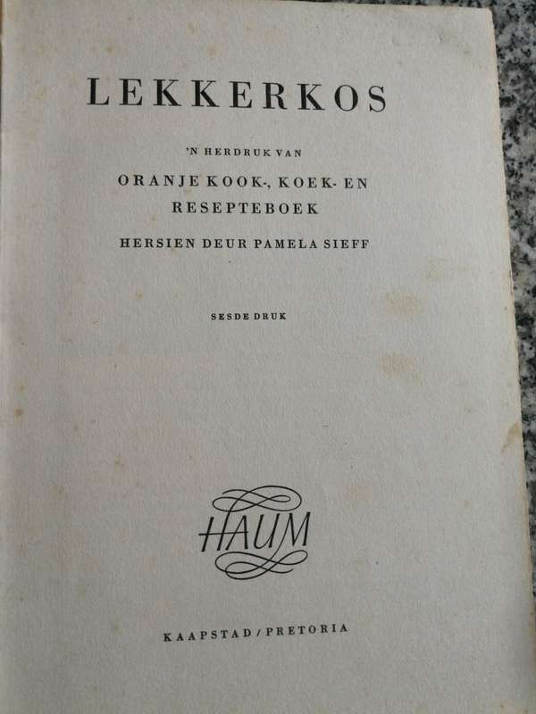 LEKKERKOS Meer as Seshonderd en Vyftig Tradisionele Resepte PAMELA SIEFF