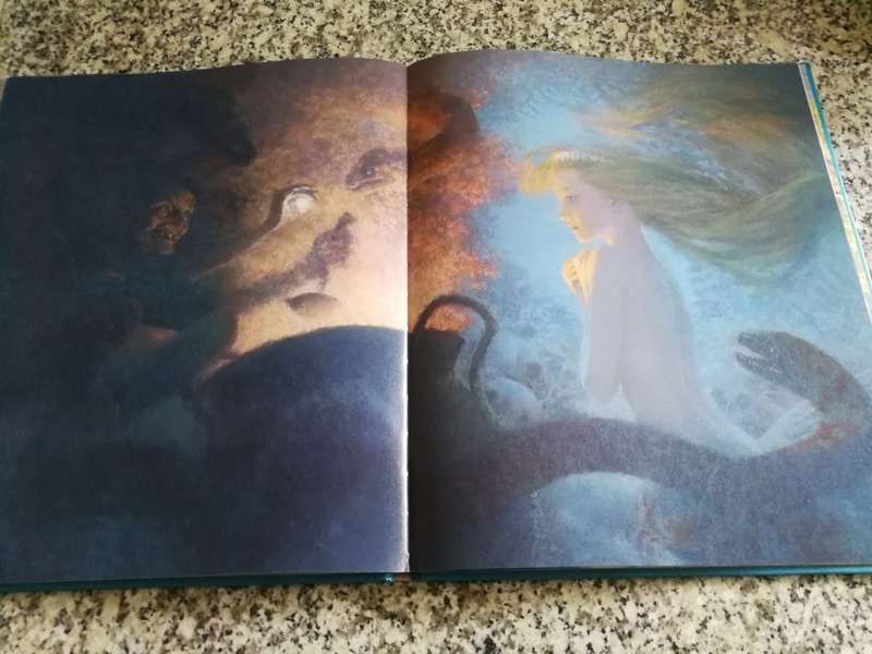 THE LITTLE MERMAID HANS CHRISTIAN ANDERSEN Walker Books 2009
