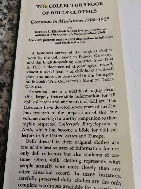 THE COLLECTORS BOOK OF DOLLS CLOTHES Costumes in miniature 1700- DOROTHY S ELIZABETH A & E J COLEMAN