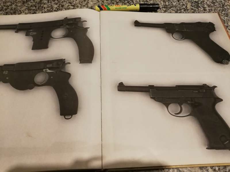 THE NEW ENCYCLOPEDIA OF HANDGUNS CHRISTOPHER CHANT  ( Please note damage to spine ) guns weapons
