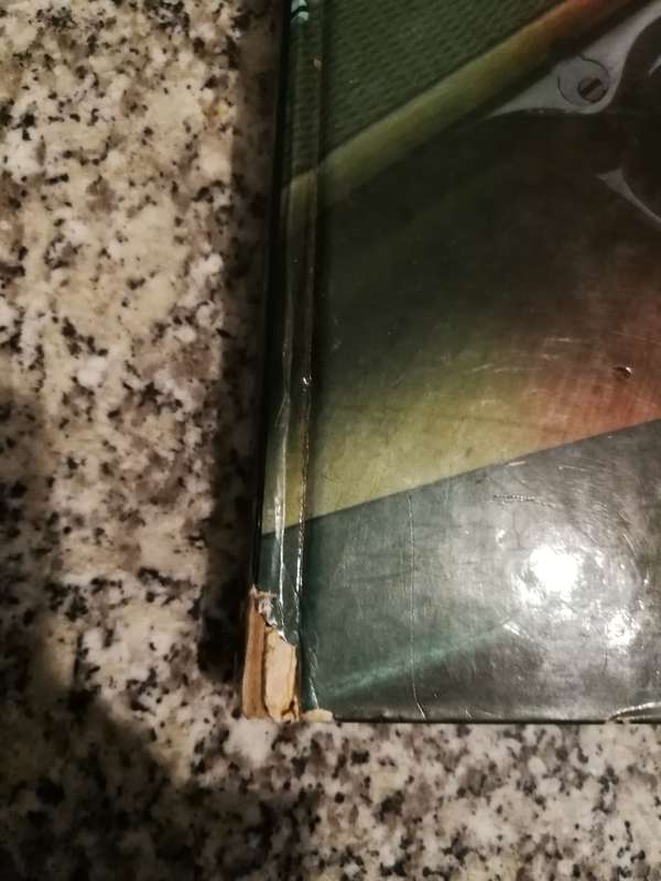 THE NEW ENCYCLOPEDIA OF HANDGUNS CHRISTOPHER CHANT  ( Please note damage to spine ) guns weapons