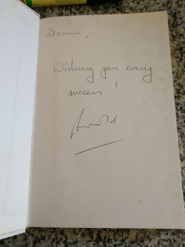 HELP ! I`M A MANAGER ARNOLD MOLL   SIGNED  ( business )