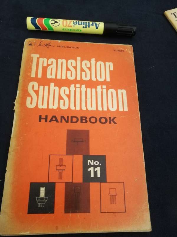 TRANSISTOR SUBSTITUTION HANDBOOK  by THE HOWARD W SAMS ENGINEERING STAFF 1971 ( Electronics )