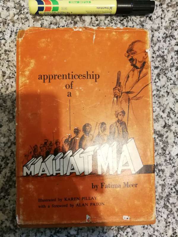 APPRENTICESHIP OF A MAHATMA FATIMA MEER ( Foreword Alan Paton )  Mahatma Gandhi )