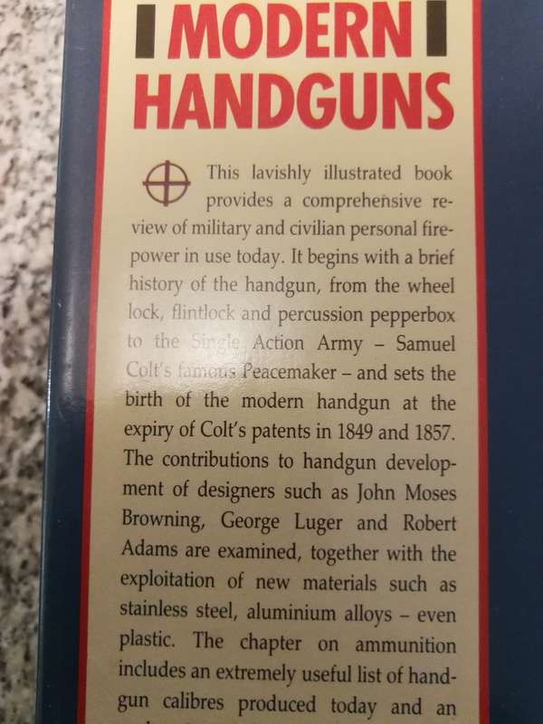 MODERN HANDGUNS ROBERT ADAM The Complete Illustrated Guide to Military and Civilian  ( guns weapons