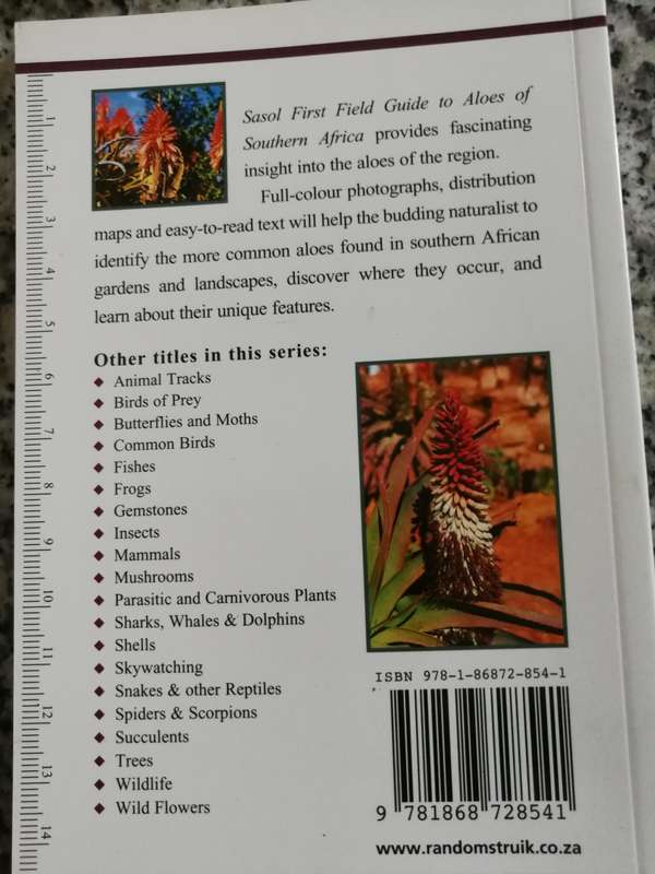 FIRST FIELD GUIDE TO ALOES OF SOUTHERN AFRICA ( SASOL  booklet ) ( Aloe botany plants trees  )