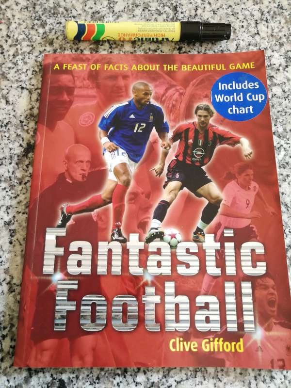 FANTASTIC FOOTBALL CLIVE GIFFORD  ( Includes the 2006 World Cup Chart )   ( Soccer )